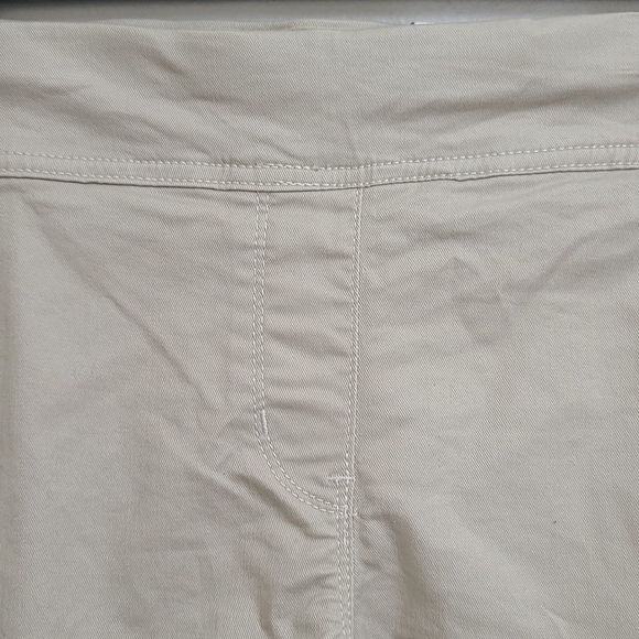 PLUS SIZE SHORTS. WOMAN'S WESTBOUND WOMAN'S SHORTS. - Picture 2 of 12